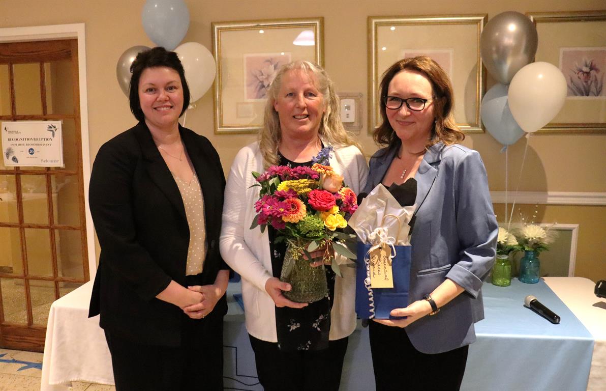 Sue, Registered Nurse, was presented with the 2026 Essential Pieces Award from Janna Hotson, DRDH President and CEO, and Meagen Boisvenue, VP of Clinical Services and Chief Nursing Executive, in recognition of her outstanding dedication, leadership, and compassion to all those we provide care for.
